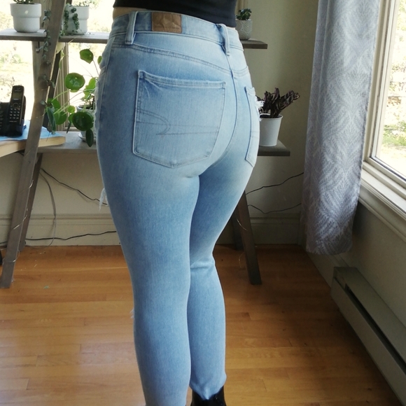 Distressed jeans from American Eagle - Picture 3 of 8